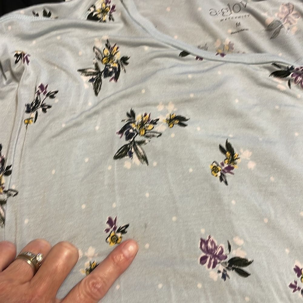 Aglow Maternity Top, crossover front, blue floral, medium - Picture 6 of 6